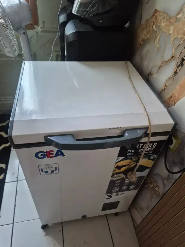 Freezer box merk Gea 100L siap pakai