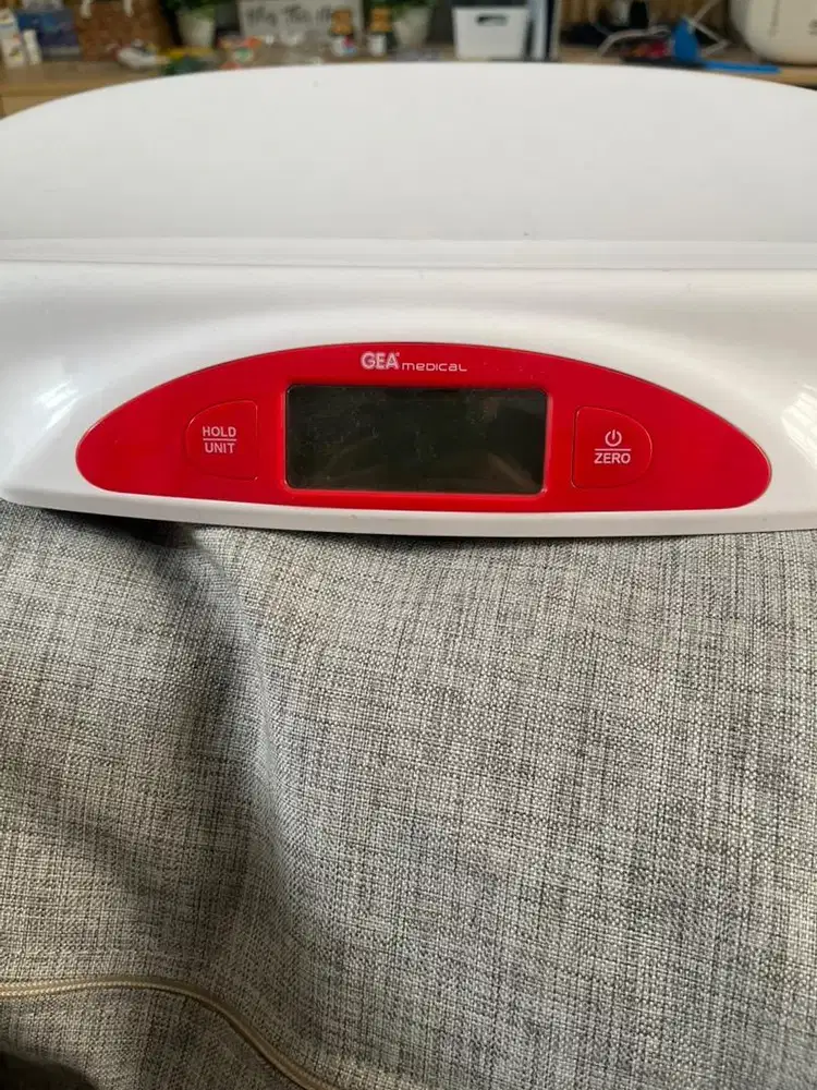 Timbangan digital untuk bayi Merk GEA