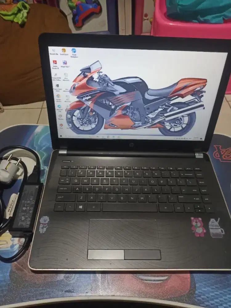 Laptop HP 14-bw0xx AMD E-2 9000e RADEON R2 Normal