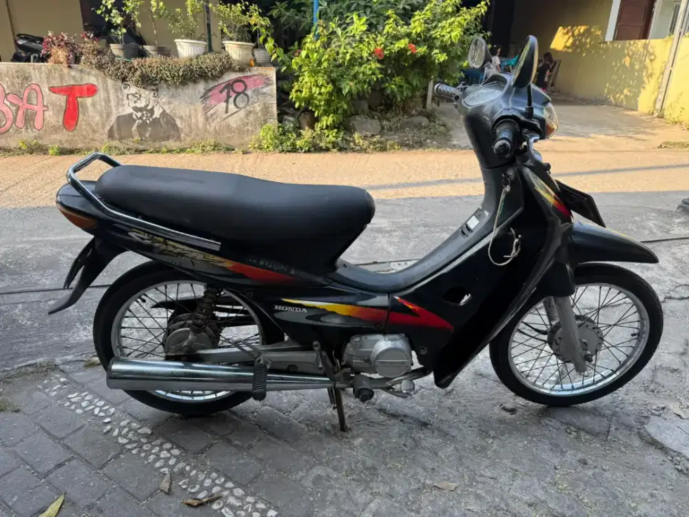 Honda Supra THN 2000 plat AB kota.