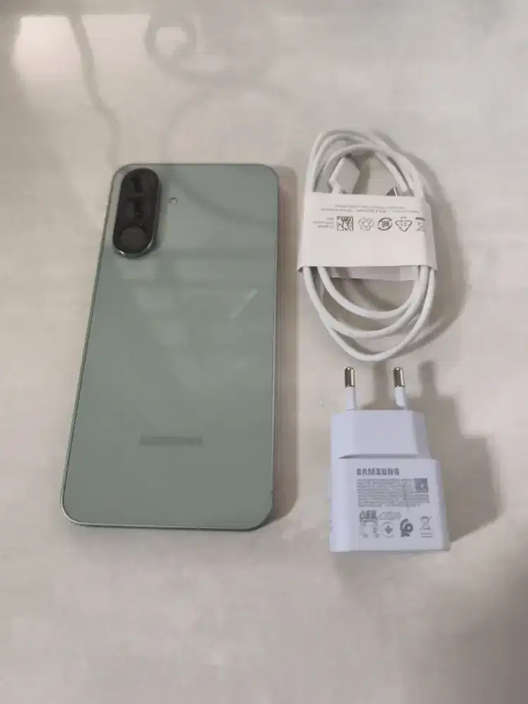 Samsung A56 5g 12/256 olive mulus HP charger sein
