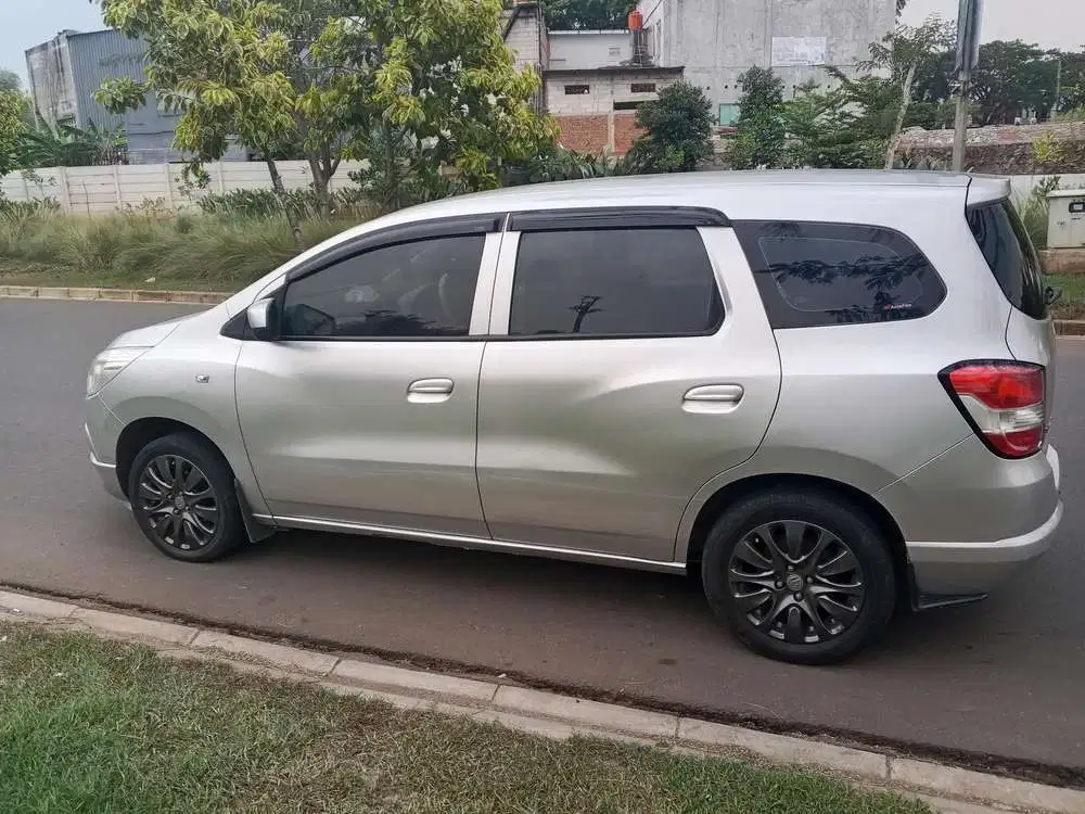 Chevrolet Spin 2014 Bensin