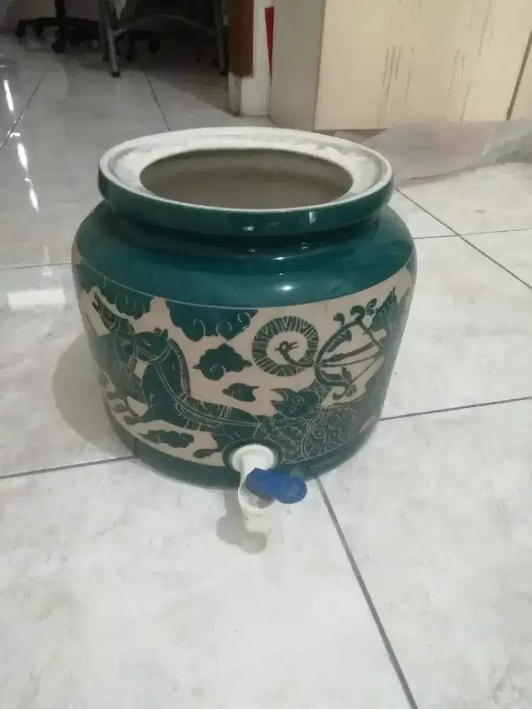 Guci untuk air minum