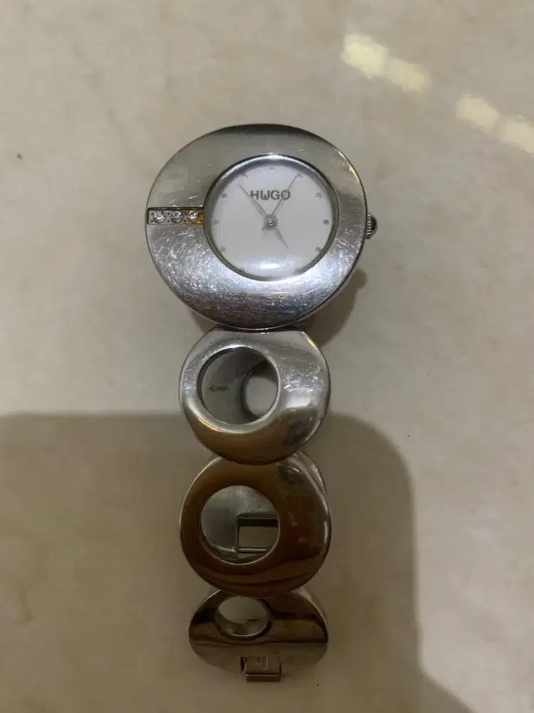 Jam tangan wanita HWGO