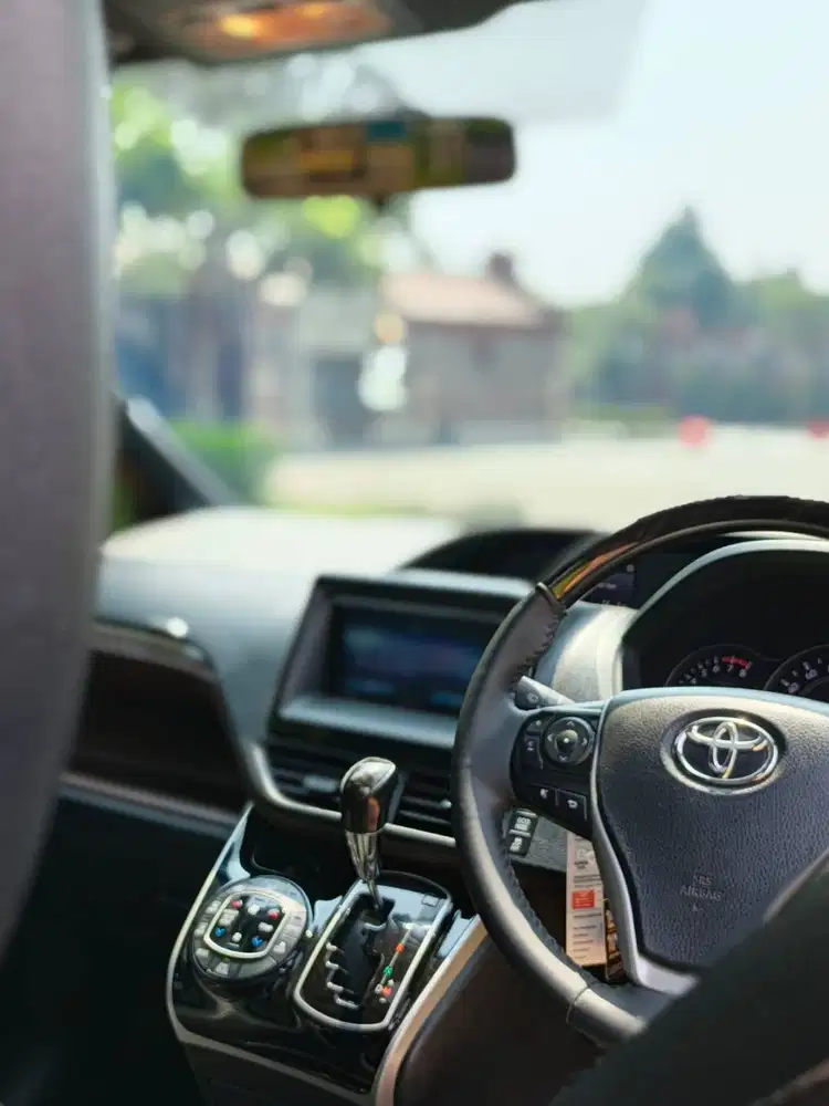 Dijual Mobil Toyota Voxy Tahun 2026 - Pajak Hidup - Harga Nego