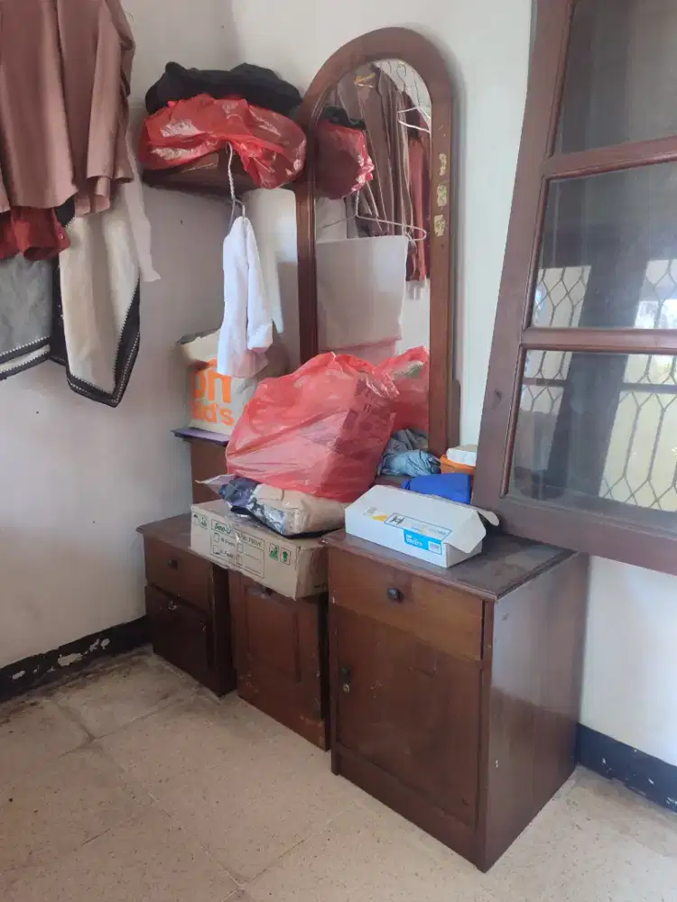 Dijual furniture meja makan dan meja rias bahan kayu jati