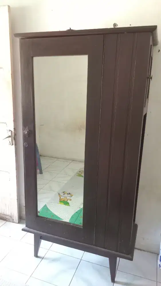 Lemari kayu jati