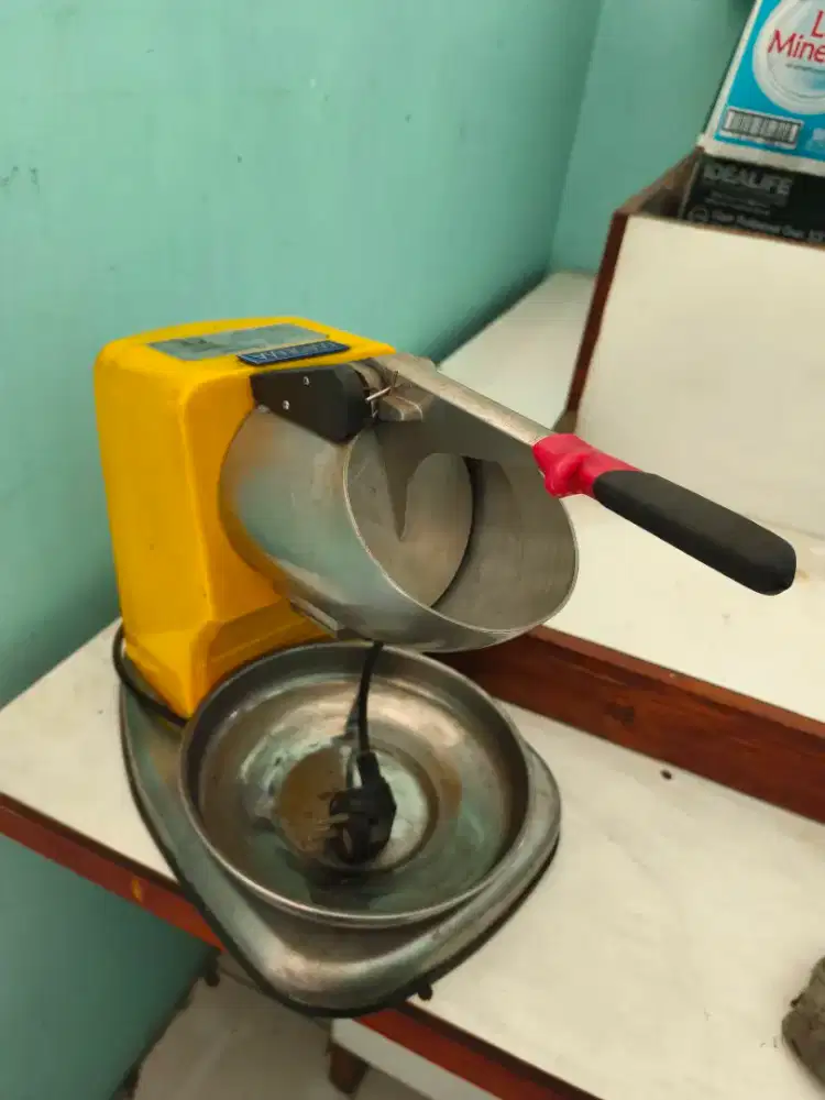 Mesin serut es batu