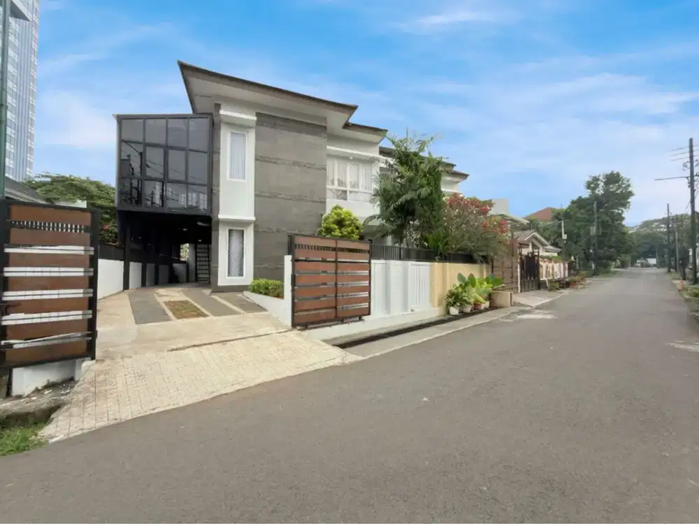 Rumah Mewah Dengan Private Pool di Tebet Barat