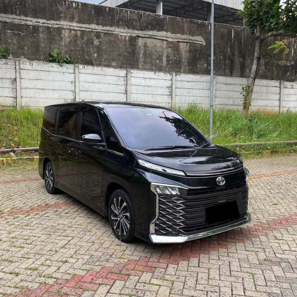 [Km25rb] 2022 Toyota Voxy 2.0 AT TSS