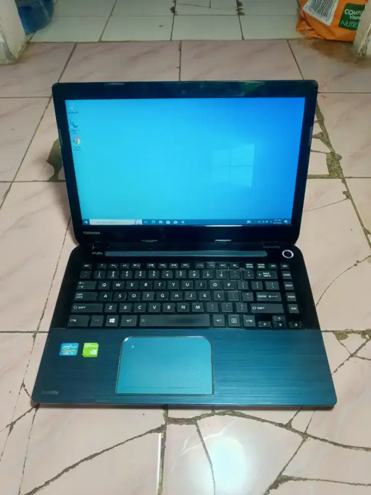 Laptop toshiba core i3 double vga