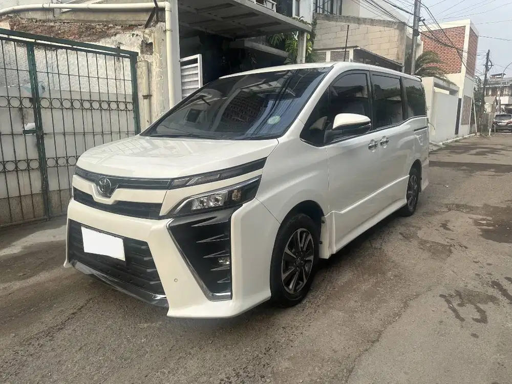 Toyota Voxy 2.0 AT 2021 Putih – Tangan Pertama, Servis Resmi Toyota