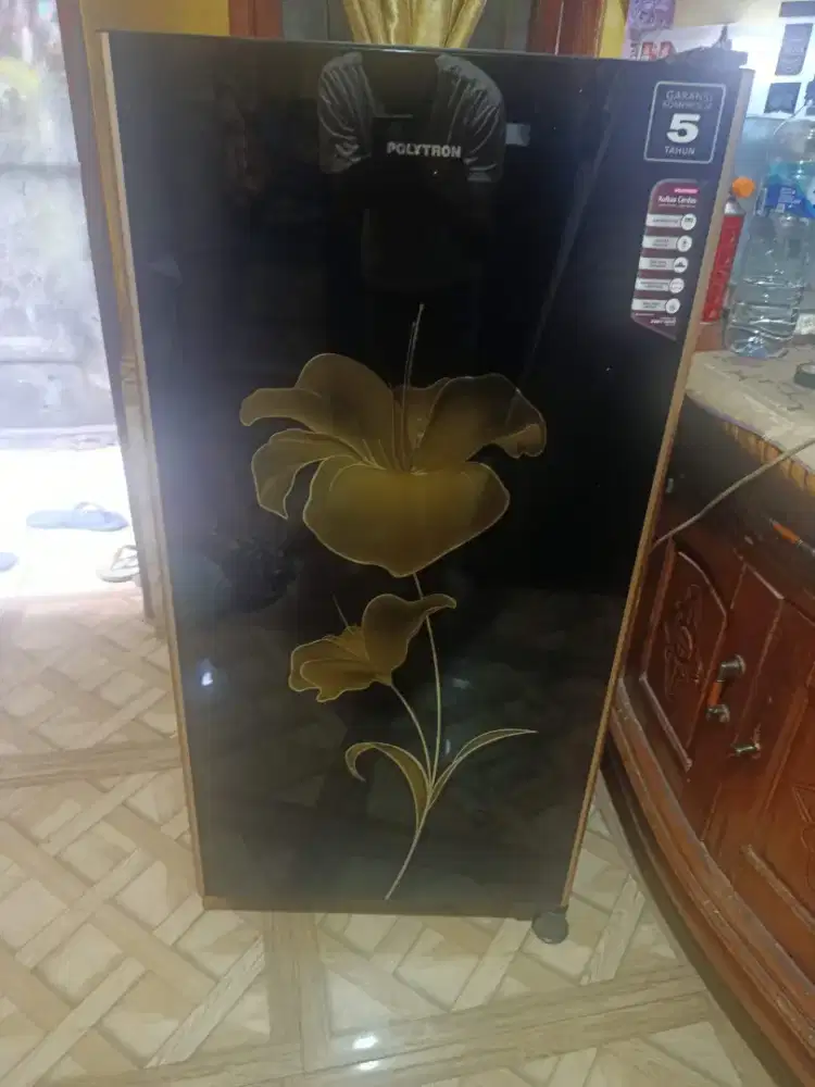 Kulkas 1 pintu merek Polytron
