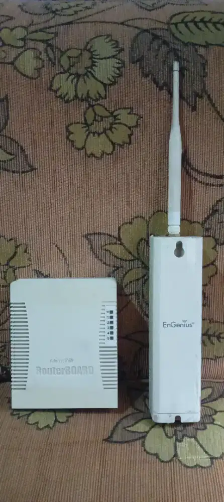 Mikrotik RouterBoard RB951Ui-2HnD dan  EnGenius 1650.