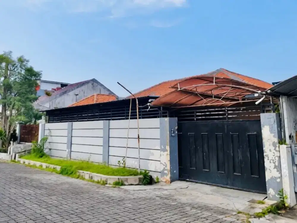 DIJUAL rumah lama di Dharmahusada utara