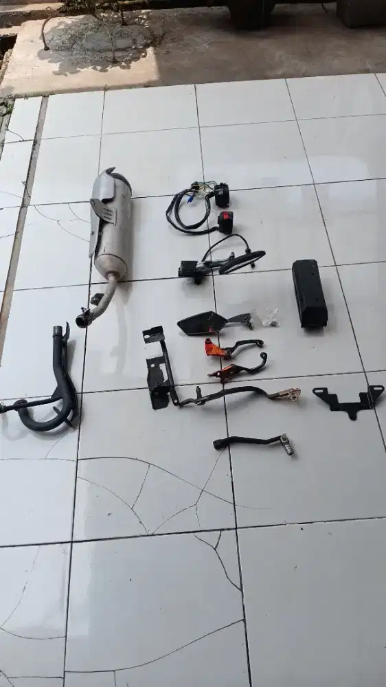 Jual knalpot ori klx, dan saklar kiri kanan ori klx, beserta spare klx