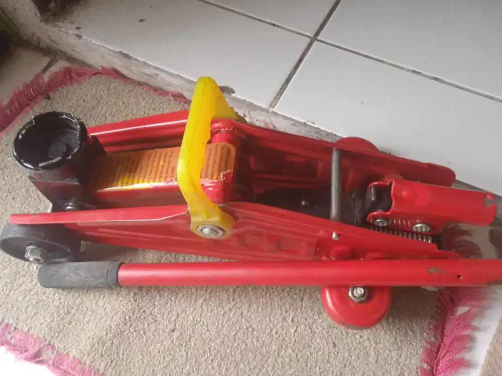 Dongkrak buaya 2 ton