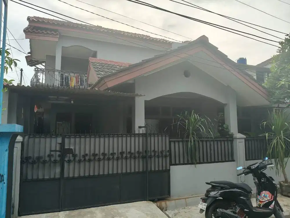 Rumah 2 Lantai Hook, Dekat Kantor Walkot Tangsel