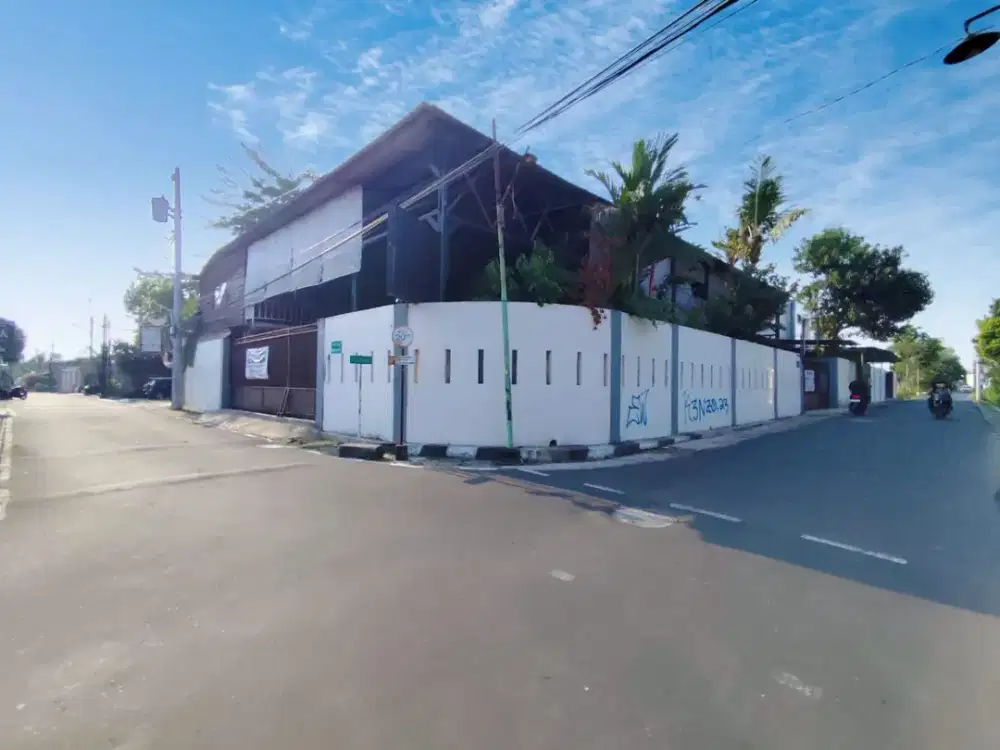 Ruang Usaha Luas Dekat Kampus Atmajaya - Babarsari