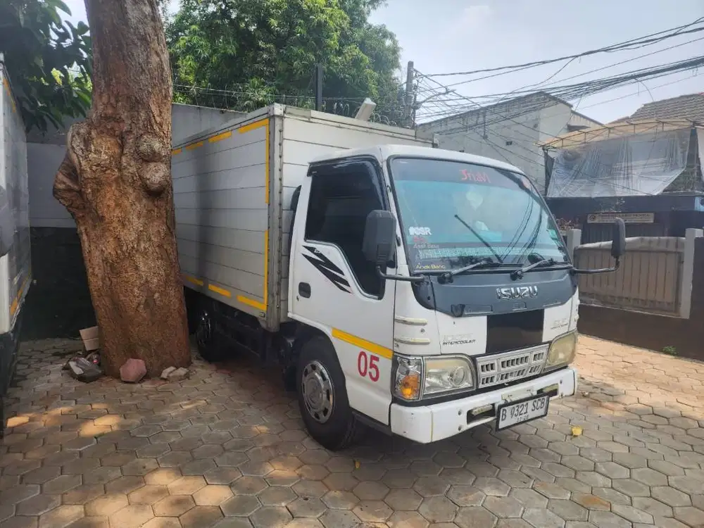 ISUZU ELF BOX ENGKEL THN 2013