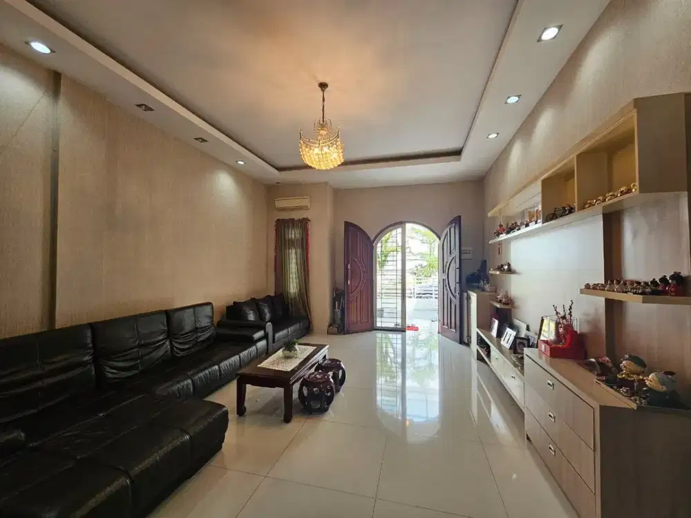 Dijual Cepat Villa Komplek Helios Polonia Jalan Suwondo