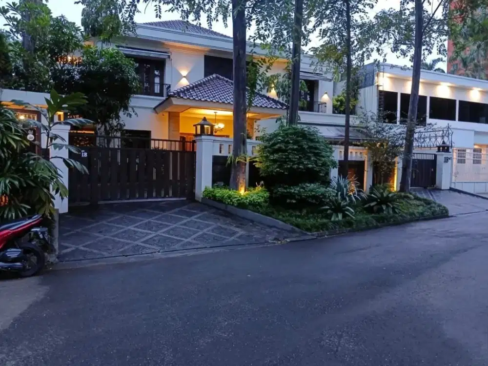 FOR SALE!! JL. SEKOLAH KENCANA - PONDOK INDAH, JAKARTA SELATAN  RUMAH BAGUS SEMI FURNISHED-  PRIME AREA (BUKIT GOLF)