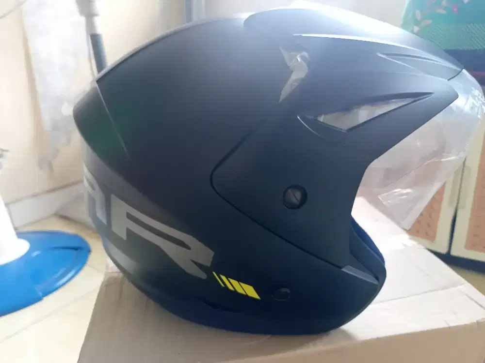 Di jual helm baru bawaan dari Yamaha merk gear ukuran L