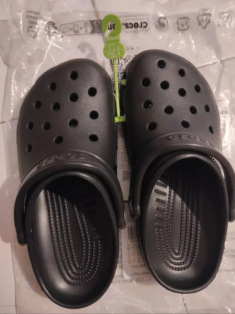 Sandal Crocs baru belum dipakai