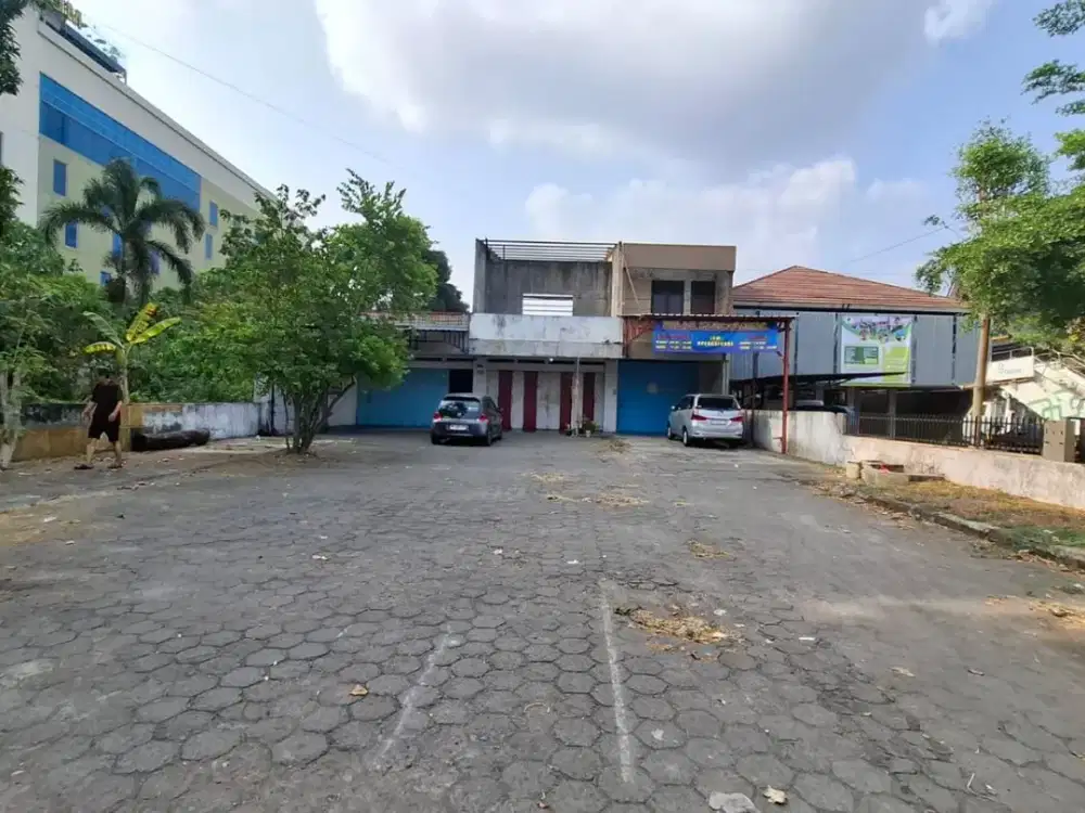 3 Ruko Eksklusif di Jl. Laksda Adisucipto - Potensial untuk Bisnis & Investasi