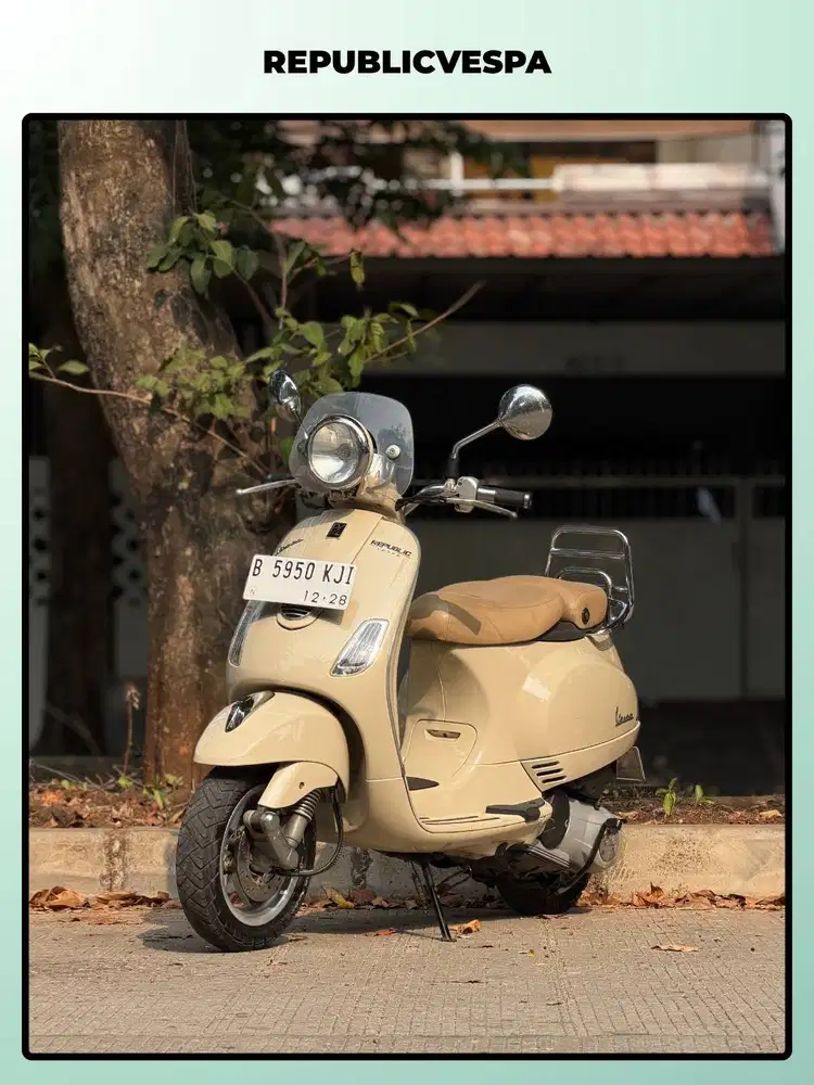 TERMURAH PIAGGIO VESPA LXV 150 3V IE TAHUN 2015 WARNA BEIGE TUFO