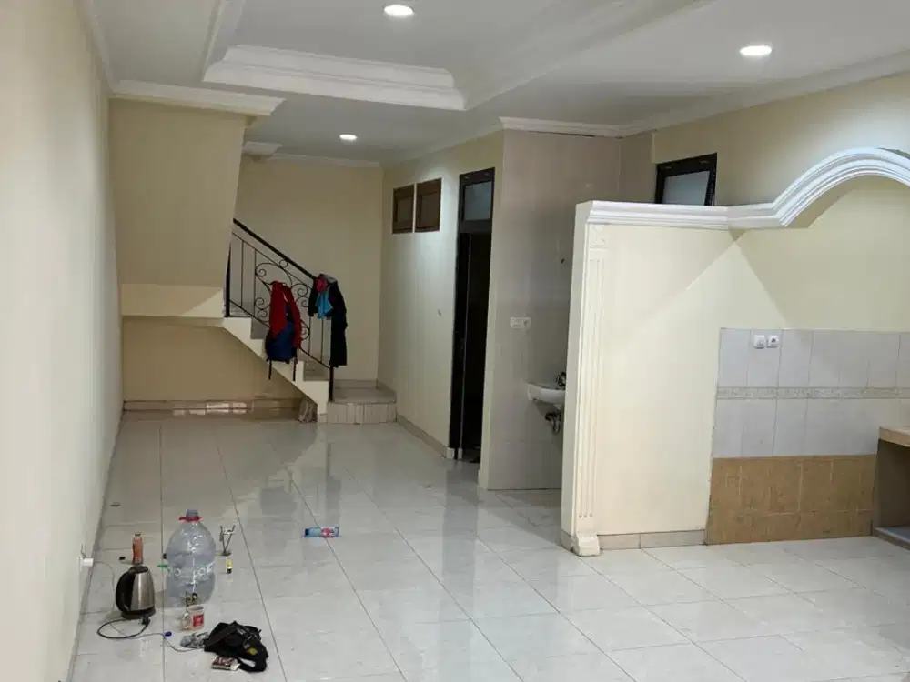 Rumah 2,5 lantai lantai di Citra 5 - Kalideres - Jakarta Barat
