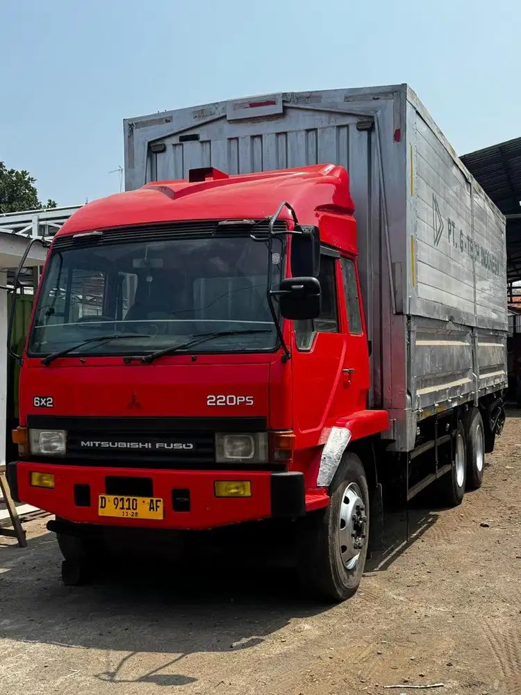 MITSUBISHI FUSO 6x2 TRONTON WINGBOX FN517 TH 2013