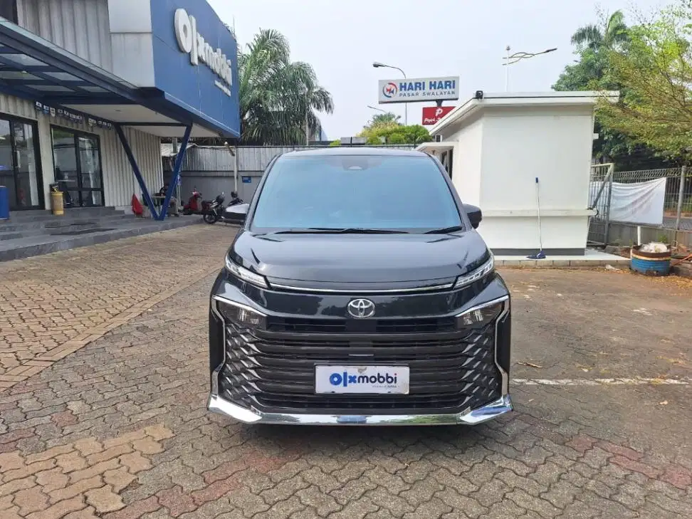 KM Rendah - Toyota Voxy 2.0 Bensin-AT 2023