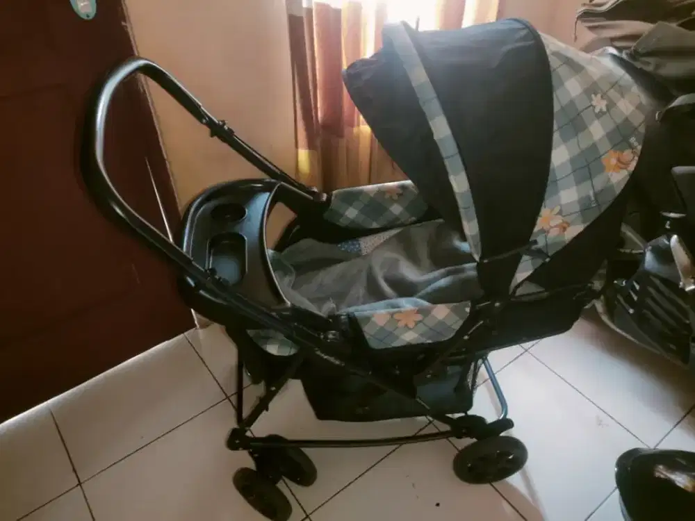 Di jual stroller baby does