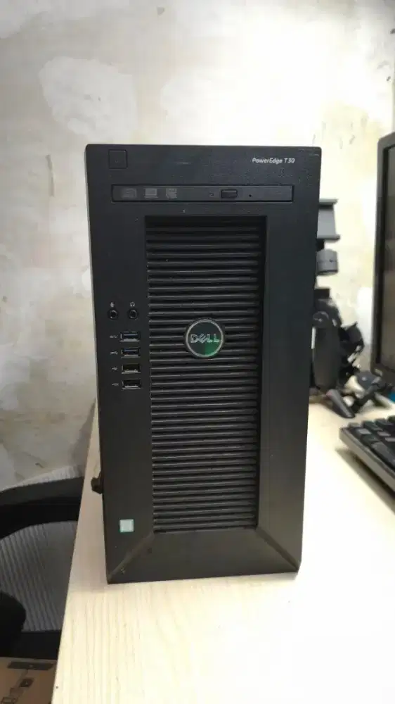 PC Dell power edge T30 intel xeon HDD 1 tera RAM 16 GB