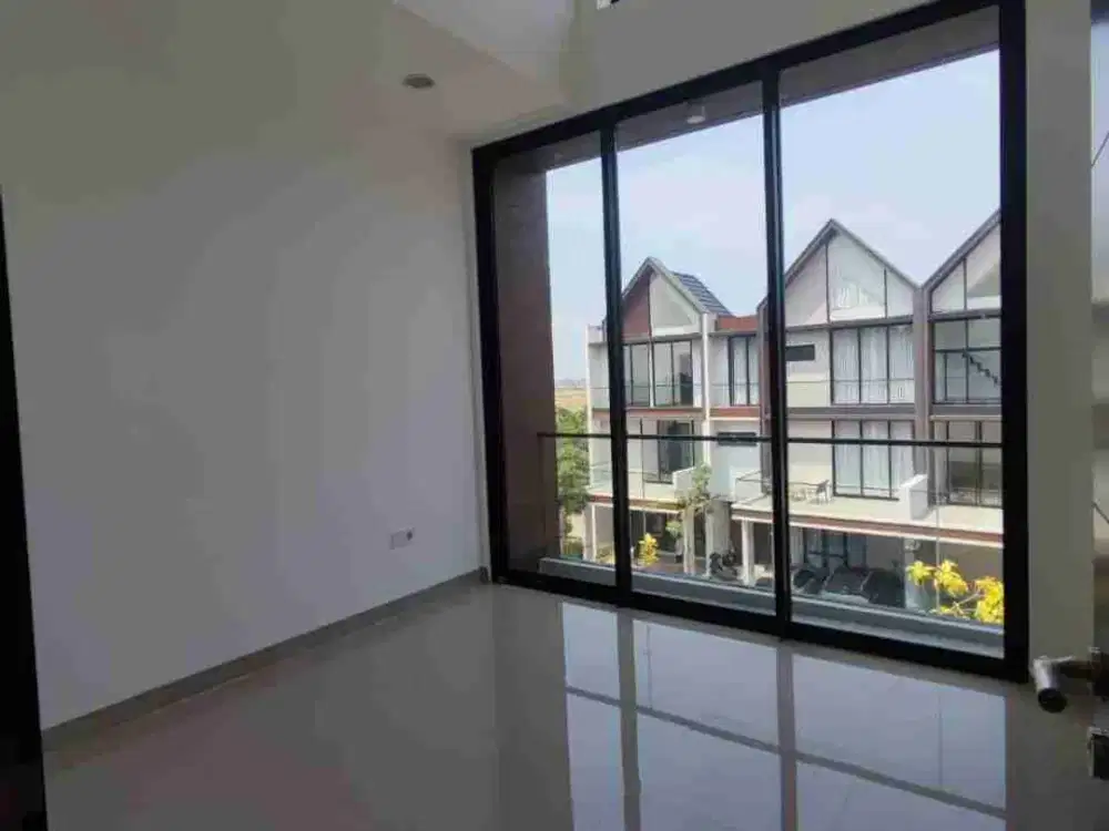 Jual Rumah Osaka Residence Kosongan 3 Lantai Pik 2