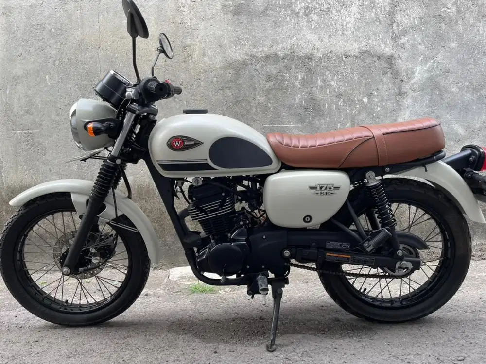 Kawasaki w175 SE kilometer 2 rb