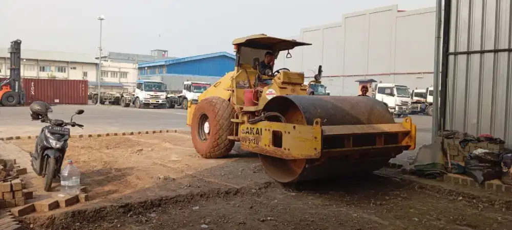 Wales Dozer Excavator PC50 becko breaker dumptruck crane