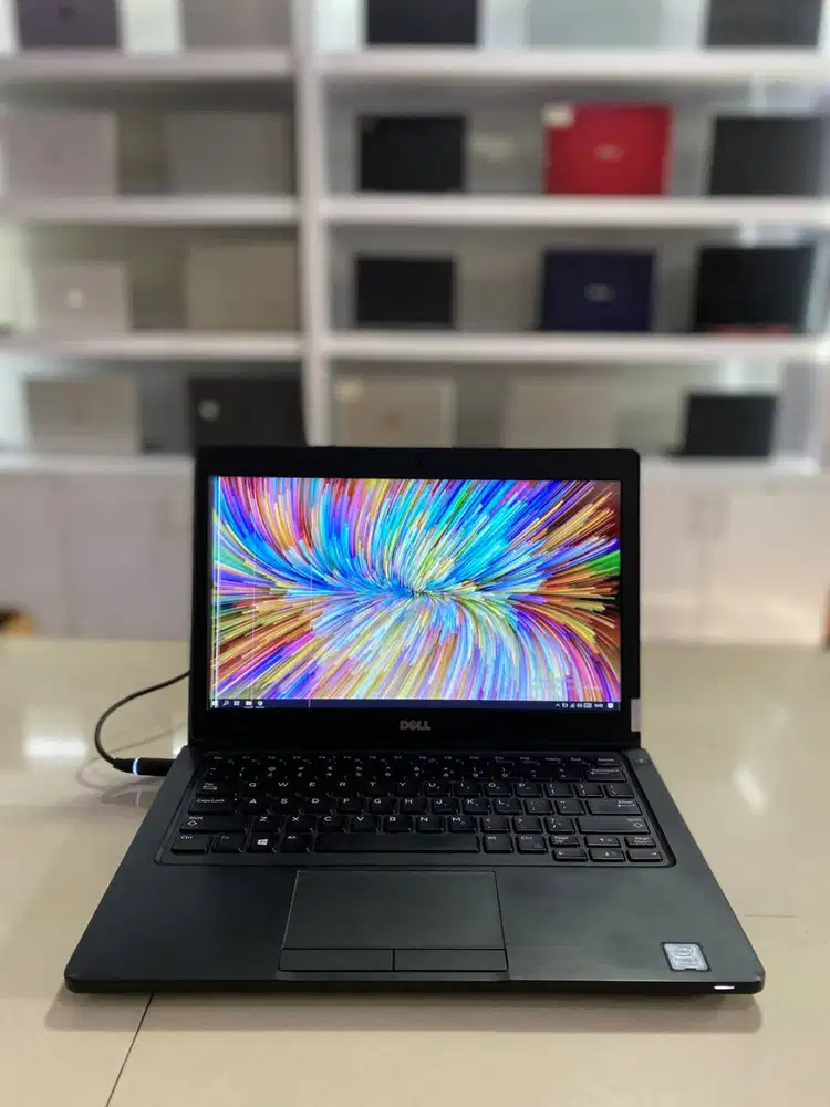 DELL LATITUDE 5280 	INTEL CORE I5-7200U CPU RAM 8 GB SSD 256 GB INTEL