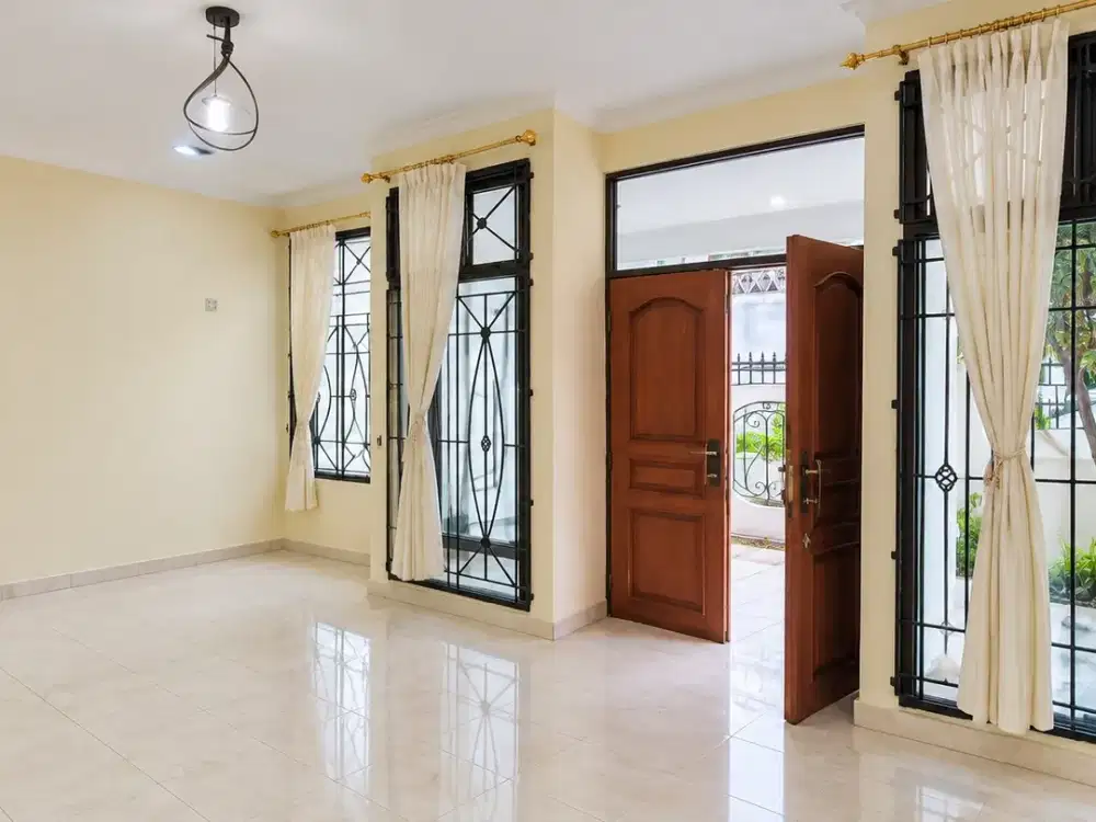 Rumah Gading Kirana Barat, Kelapa Gading Luas 11x17m2