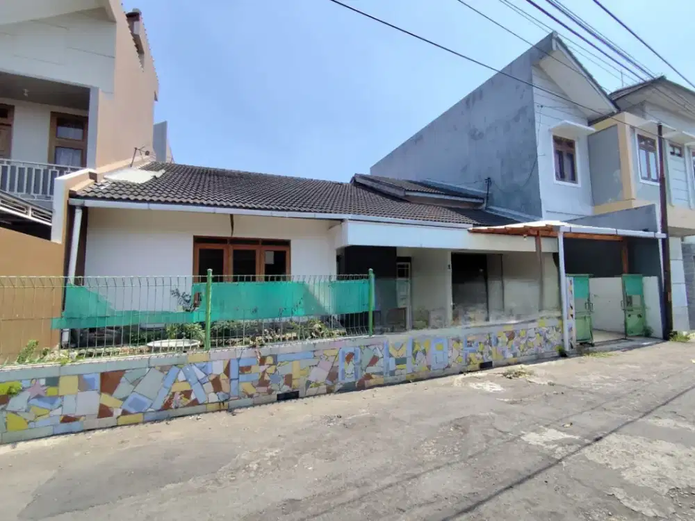 Rumah Luas Dekat Kampus Sanata Dharma - Jogja