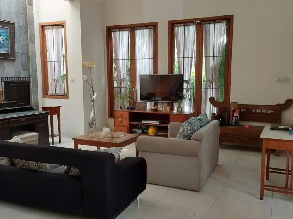 Rumah 2 Lantai Hadap Timur di Kebayoran Lama, LT 288 m² LB 291 m², 3 KT 3 KM, Halaman Belakang