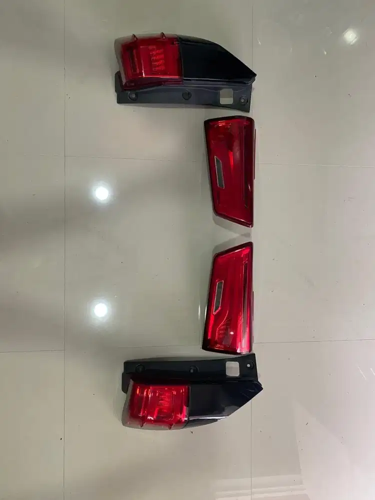 Dijual lampu belakang inova reborn 2019