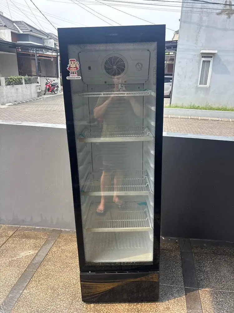 Dijual cepat showcase polytron scn 237
