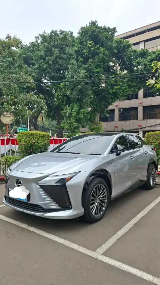 Lexus RZ450e (Listrik)