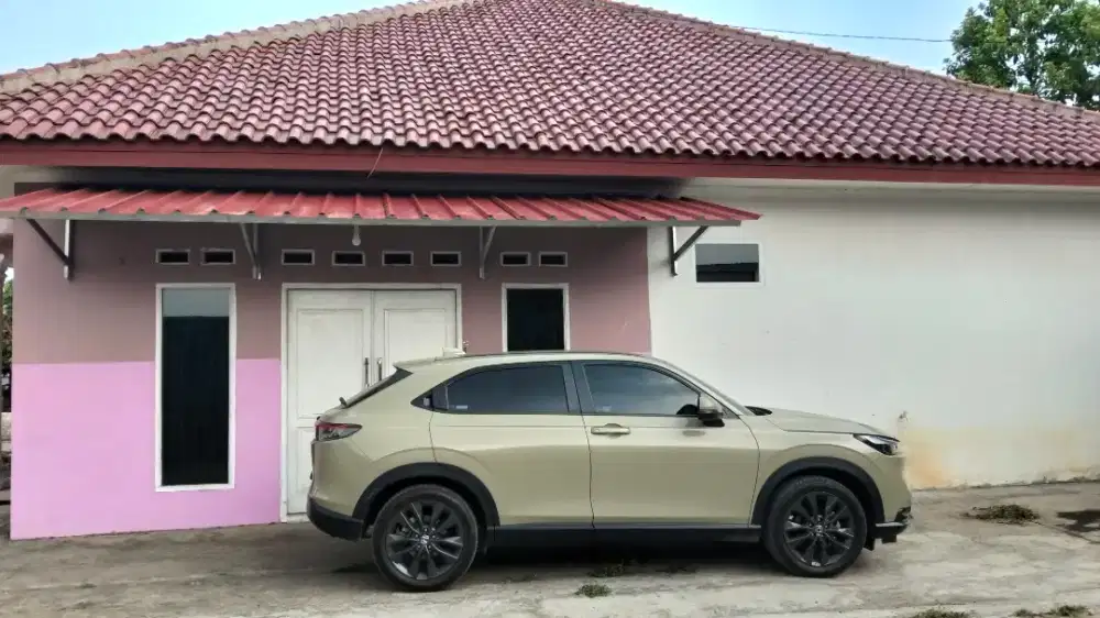 Sewa Rumah Dengan Fasilitas Ruang Tamu dan Keluarga Yang Luas