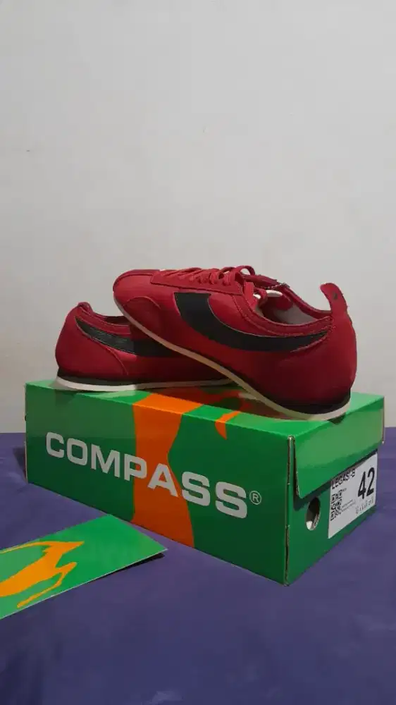 Sepatu compass legasi archiev