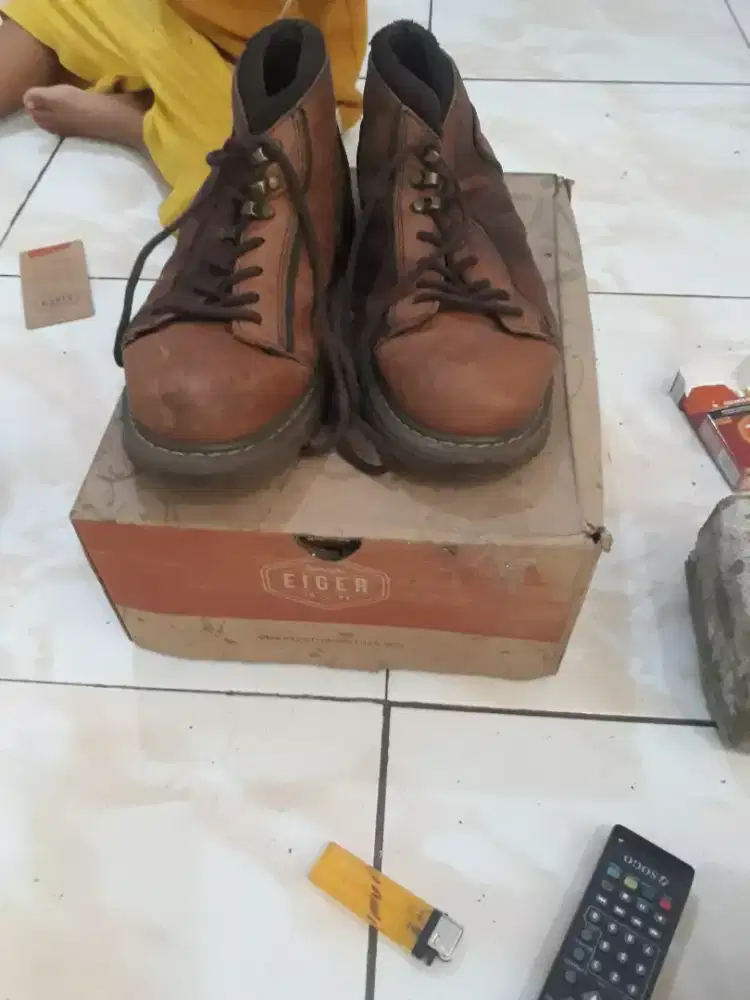 Sepatu eiger original