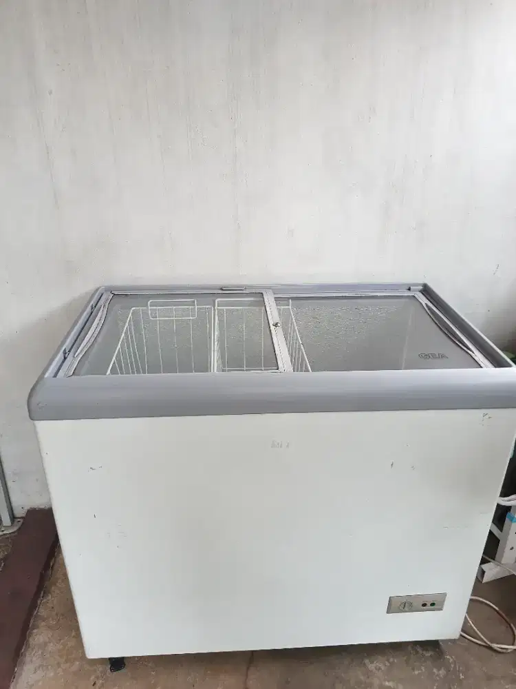 Freezer GEA 186lt (JUAL CEPAT)