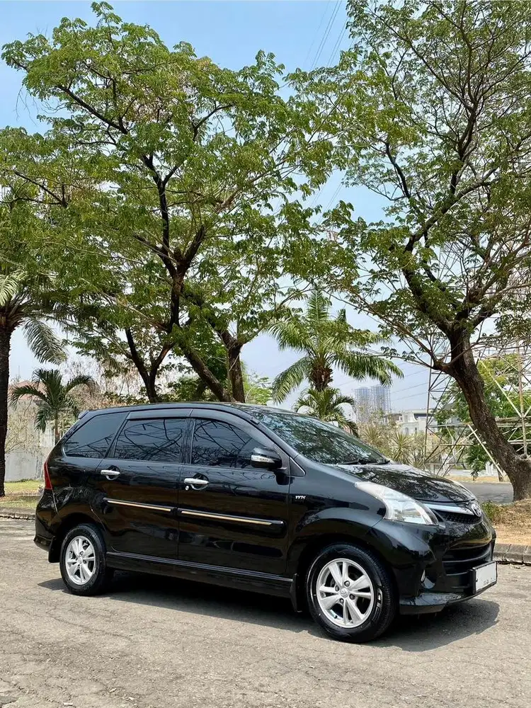 AVANZA VELOZ MATIC LOW KM TGN 1 DARI BARU FULL ORIGINAL ANTIK ISTIMEWA